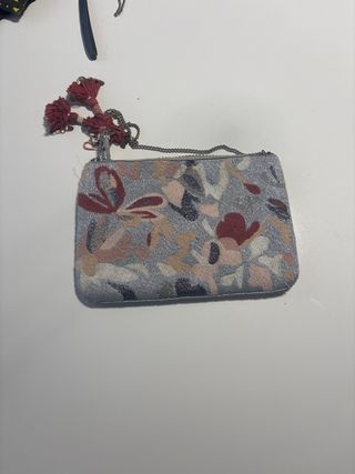 Bolso joya gris con abalorios y flecos