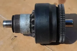 2 motores de arranque, bendix y regulador Scooter.