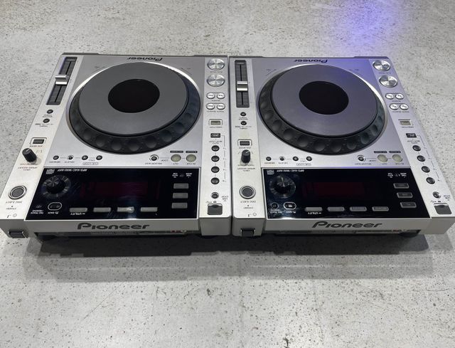 2x Pioneer CDJ-850 Silver (008683 / 003666)