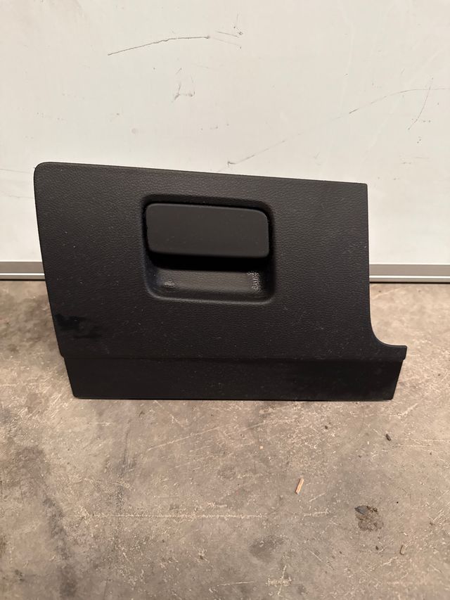 Guantera Izquierda Passat B8 2018