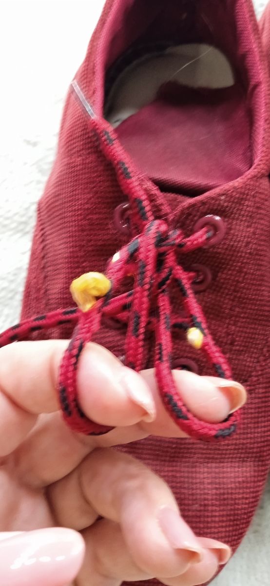 Zapatos rojos de cordones