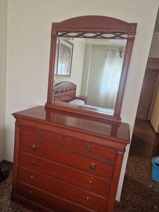 Cassettiera in legno di ciliegio con specchio