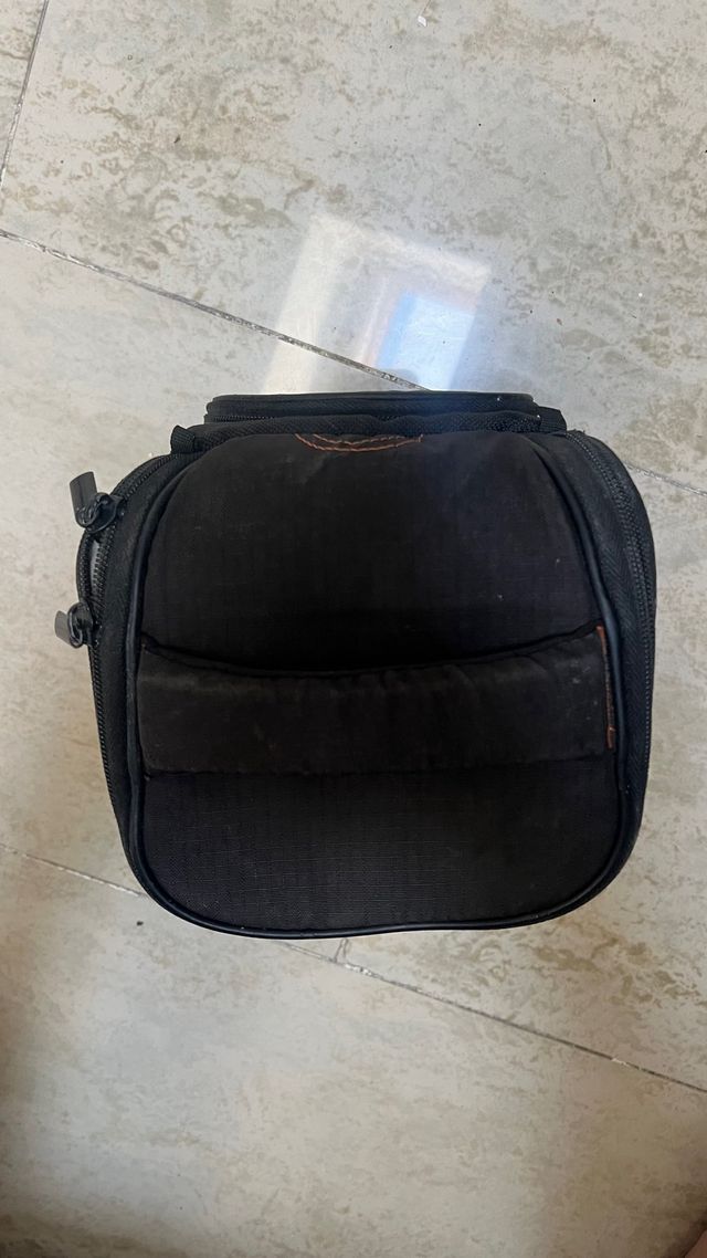 Funda Cámara Amazon Basics Negra