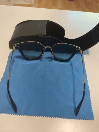 Gafas Prada y su funda