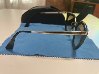 Gafas Prada y su funda