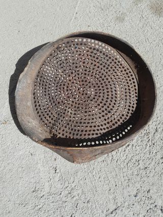 Criba de arena antigua madera y piel