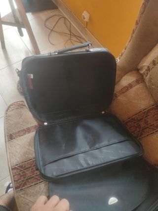 Dos maletines portadocumentos