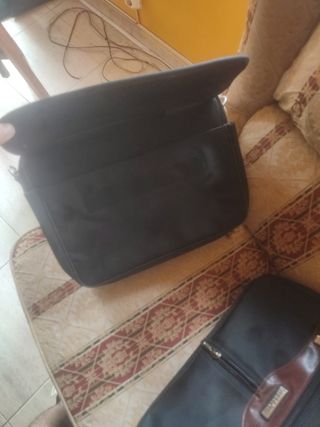 Dos maletines portadocumentos