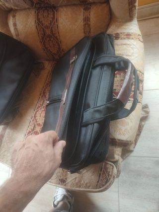 Dos maletines portadocumentos