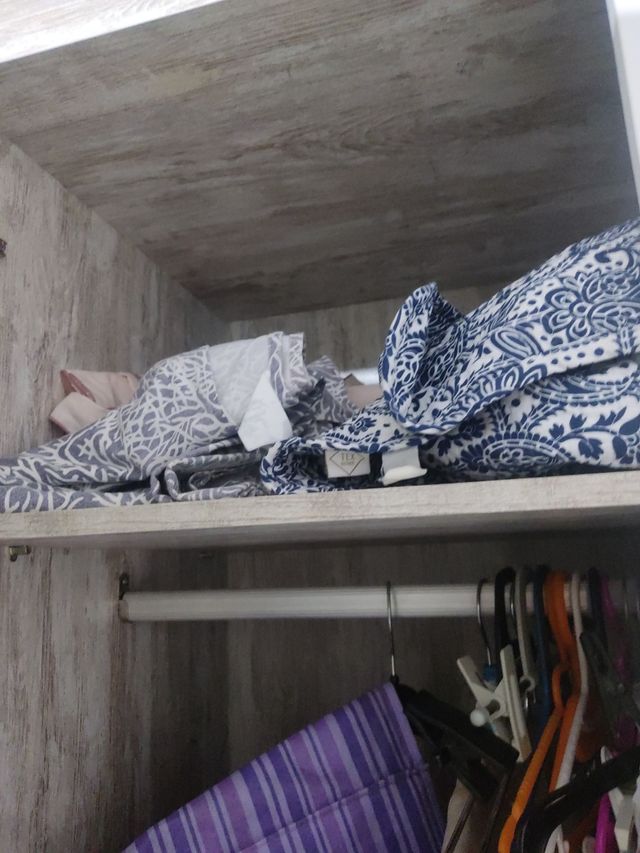 Armario blanco de madera casi nuevo