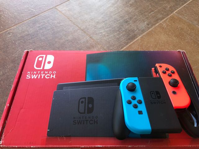 Nintendo Switch Roja y Azul Completa con caja