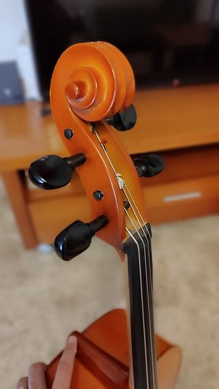 Violonchelo 3/4 en perfecto estado. Nuevo.