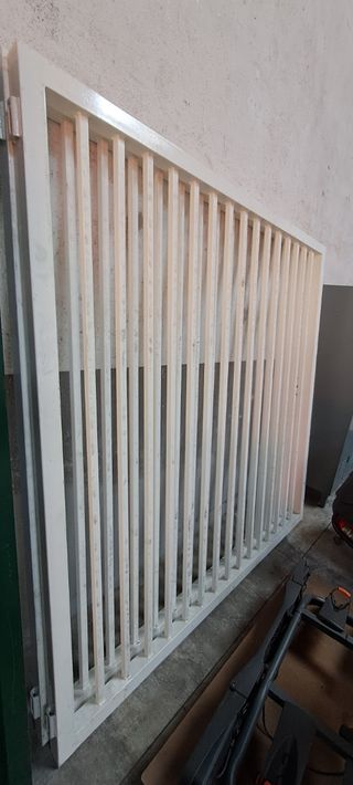 Dos cancillas metálicas para perreras.