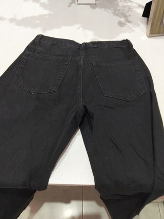 Pantalón vaquero negro,no hago envíos