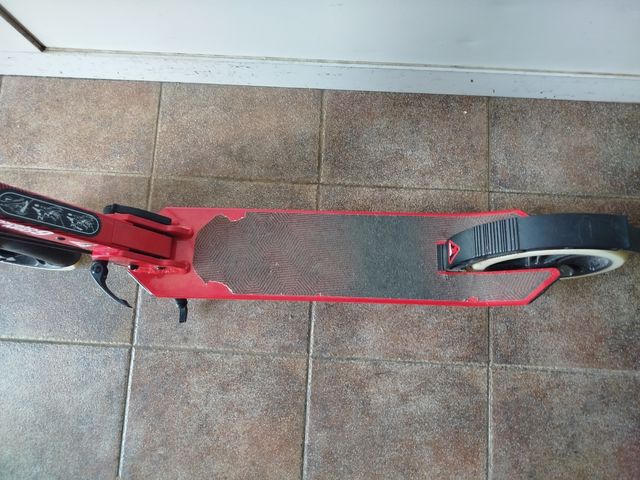 Patinete infantil rojo