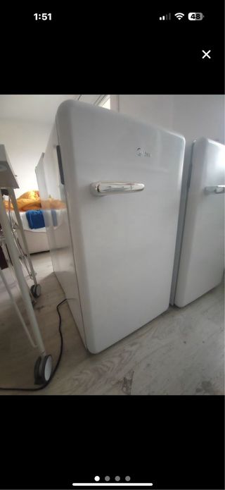 Nevera pequeña blanca