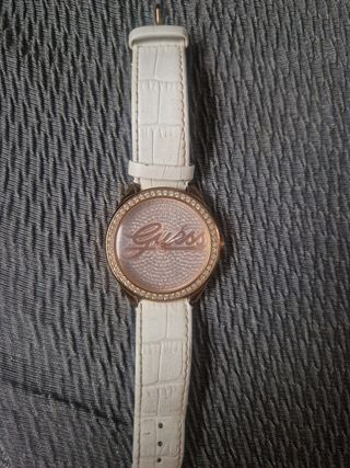 Reloj Guess Blanco y Dorado