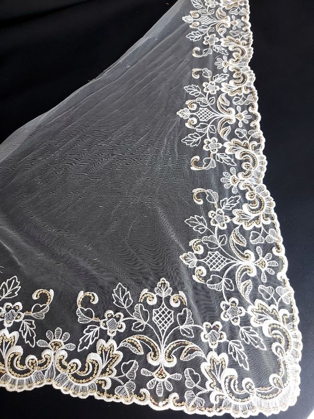 CON DEFECTO. Manteleta y Delantal Fallera.