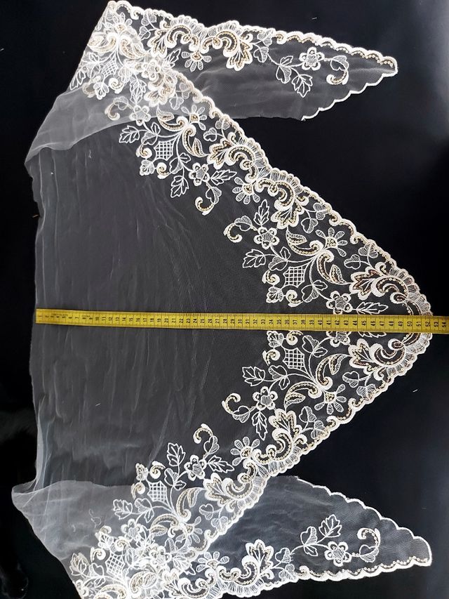 CON DEFECTO. Manteleta y Delantal Fallera.