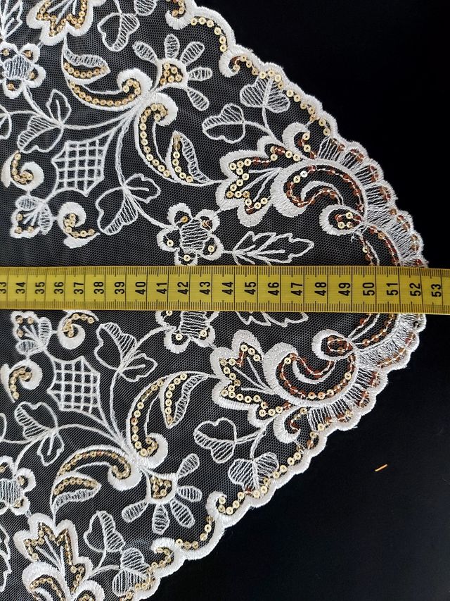 CON DEFECTO. Manteleta y Delantal Fallera.