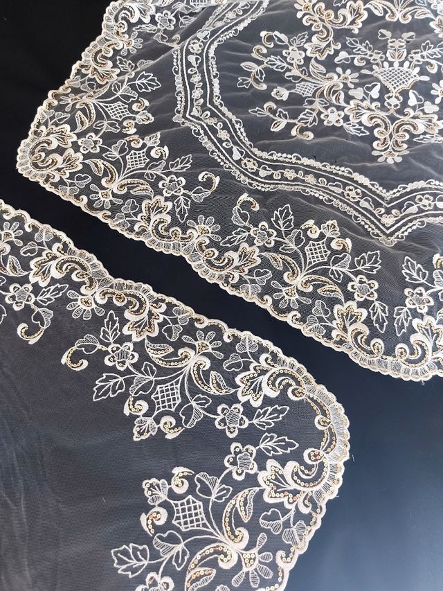 CON DEFECTO. Manteleta y Delantal Fallera.