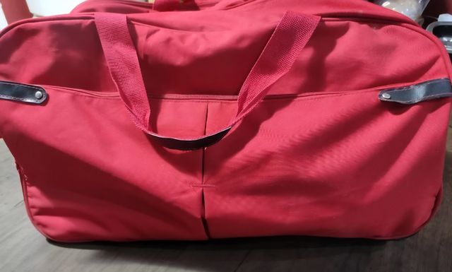 Maleta pequeña con ruedas