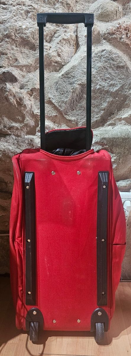 Maleta pequeña con ruedas