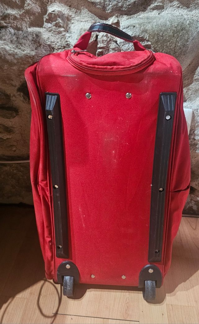 Maleta pequeña con ruedas