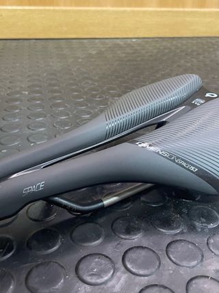 Sillin Prologo Dimensión Space (153mm)