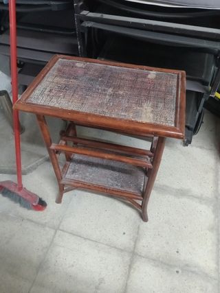 Mesa auxiliar de madera