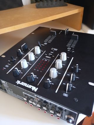 Mesa de mezclas Numark M2
