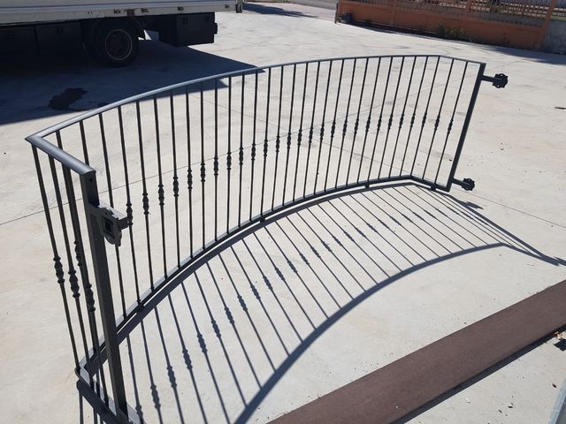 Ringhiera centinata zincata e verniciata a polvere