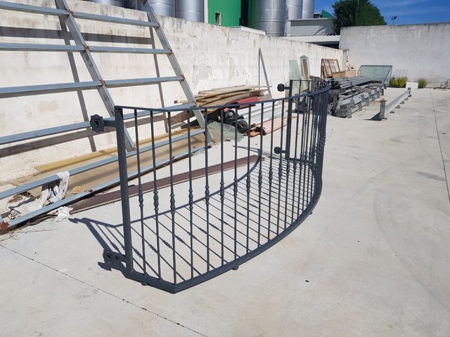 Ringhiera centinata zincata e verniciata a polvere