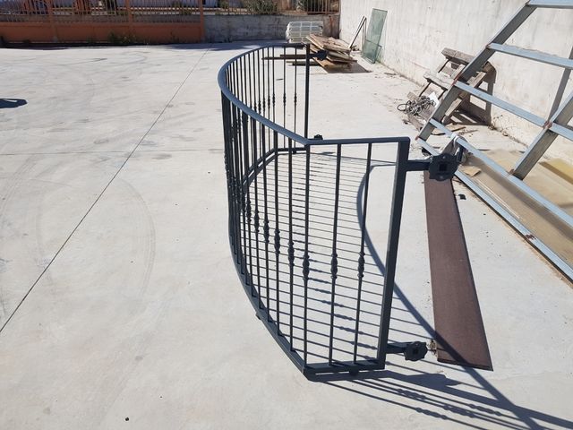 Ringhiera centinata zincata e verniciata a polvere