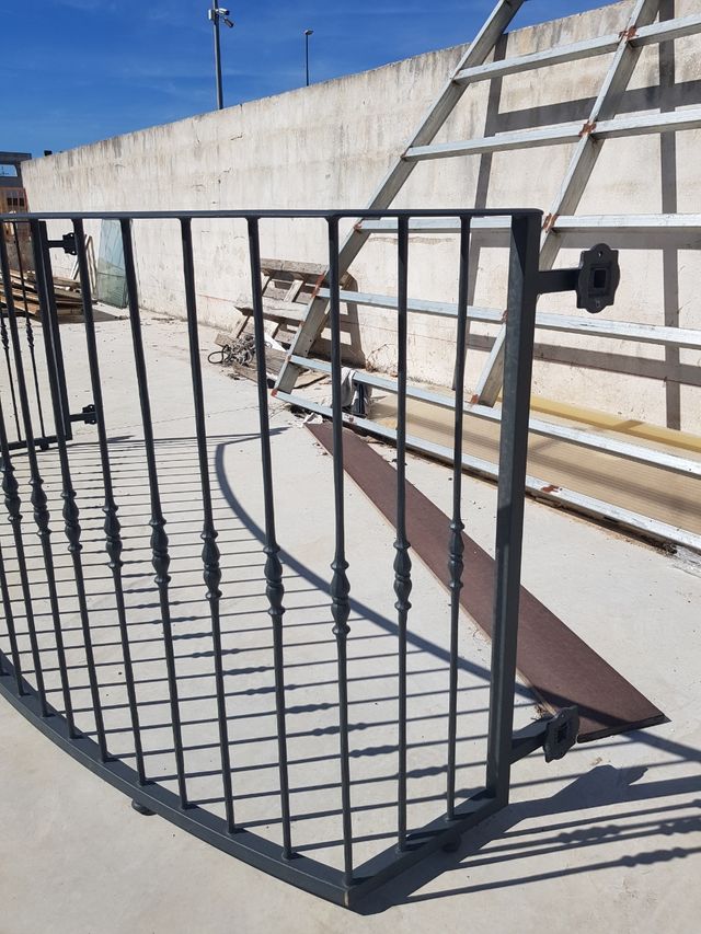 Ringhiera centinata zincata e verniciata a polvere