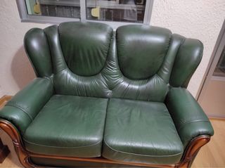 Sofá de piel verde de 2 plazas