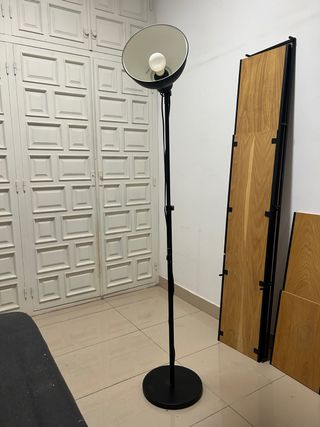 Lámpara de pie Ikea Negra
