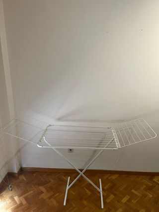 Tendedero plegable de metal
marca IKEA