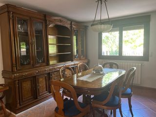 Conjunto de comedor de madera