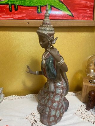 Lladro Danzatrice Thailandese