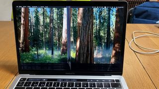 MacBook Pro 2020 I5 Pantalla fisurada