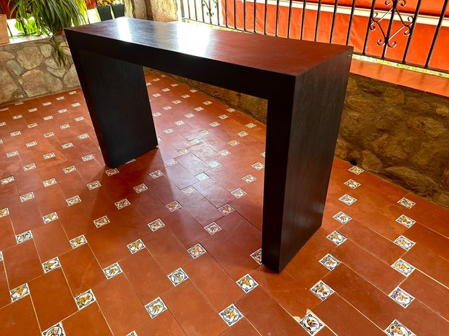 Mesa consola moderna madera oscura marca moveme