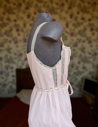 Camisón vintage rosa piel de ángel y valenciene
