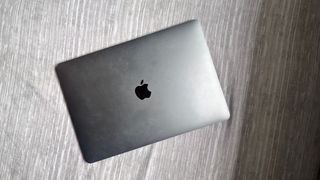 MacBook Pro TouchBar 2020 13” Plata +CARGADOR 