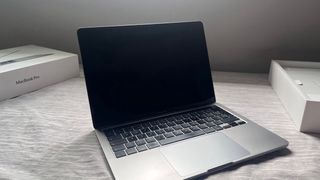 MacBook Pro TouchBar 2020 13” Plata +CARGADOR 