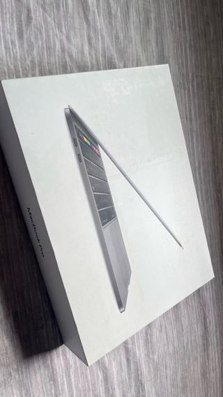 MacBook Pro TouchBar 2020 13” Plata +CARGADOR 