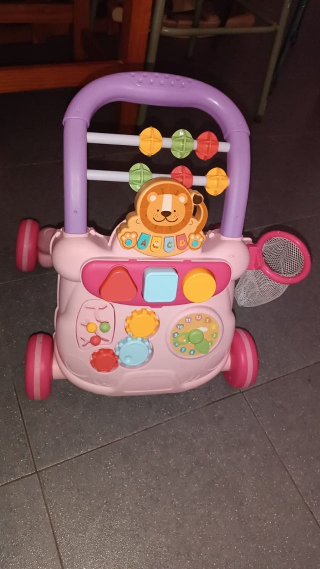 Correpasillos bebé rosa con actividades