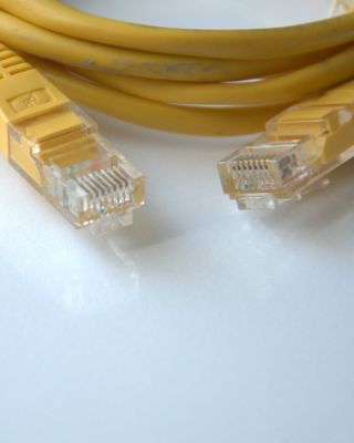 3.Cable Ethernet Cat 5 Amarillo 1.4m