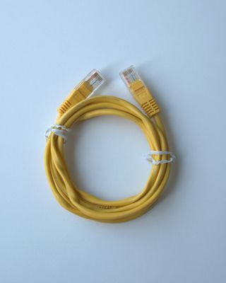 3.Cable Ethernet Cat 5 Amarillo 1.4m