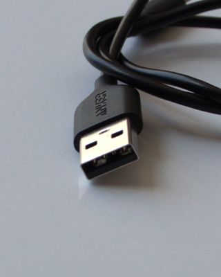 4.Cable USB a Micro USB Anker 50 cm